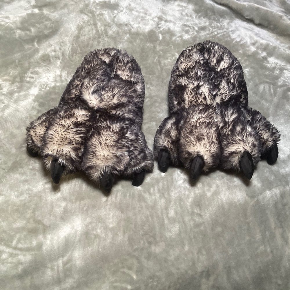 Wolf slippers
